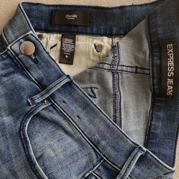Express (NWOT) Mid Rise Legging Jeans  /Size 8 - Picture 9 of 9